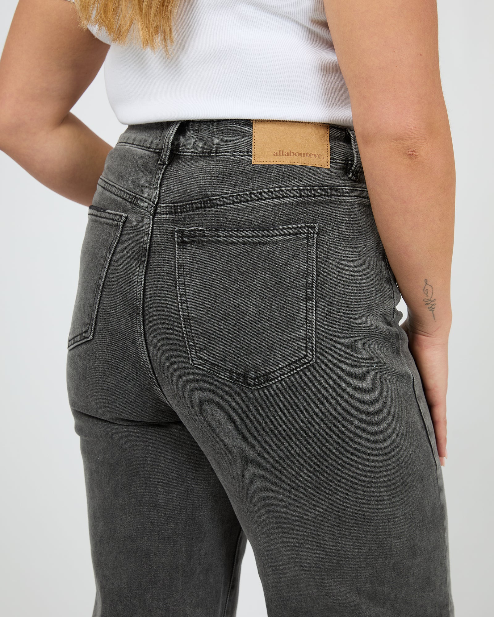 Charlie High Rise Wide Leg Jean Washed Black - Image 10