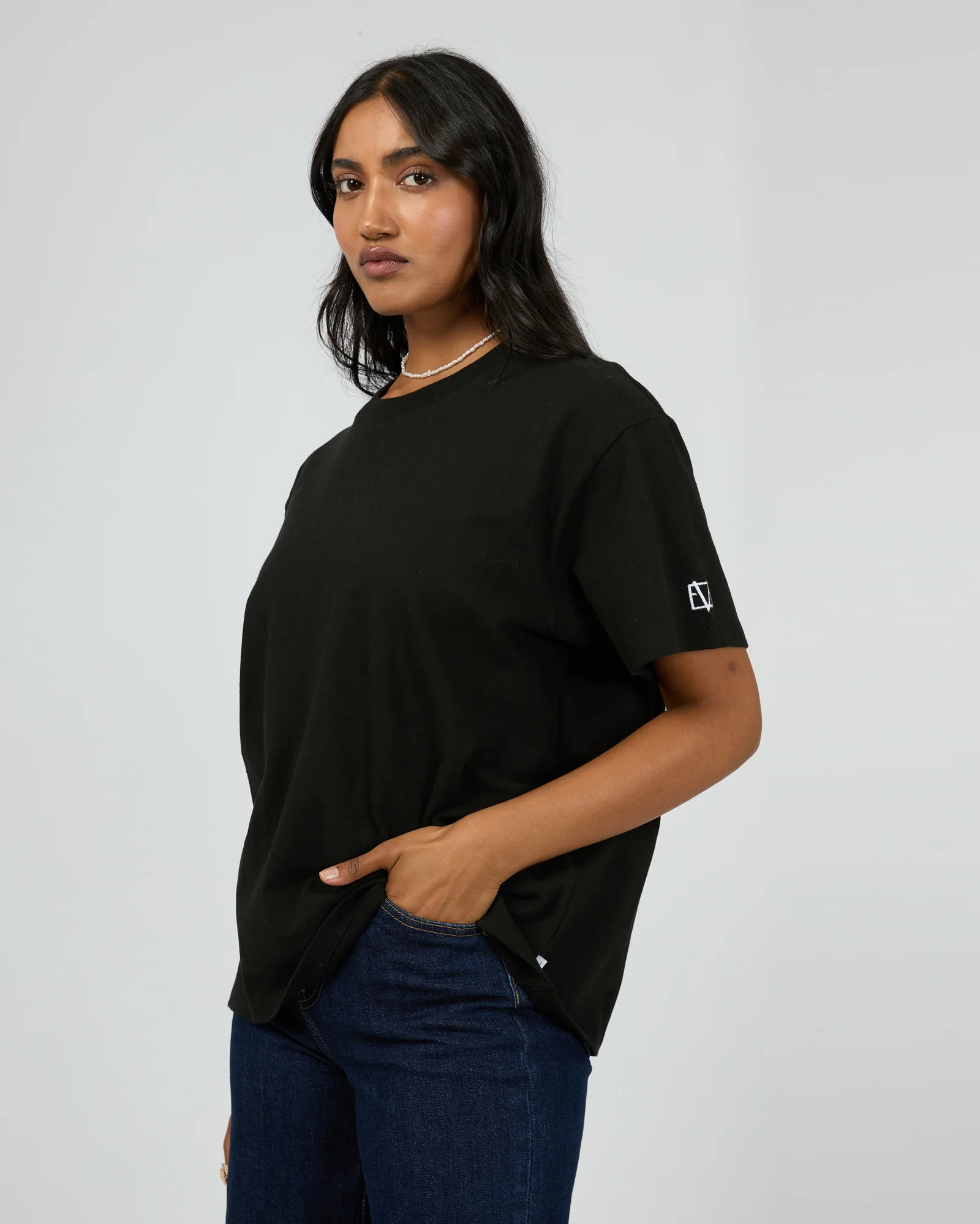 Eve Basic Monogram Tee Black - Image 4