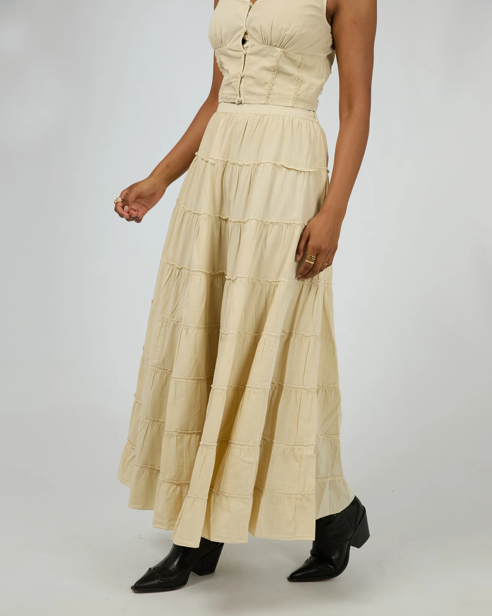 Sadie Tiered Maxi Skirt Vanilla - Image 4
